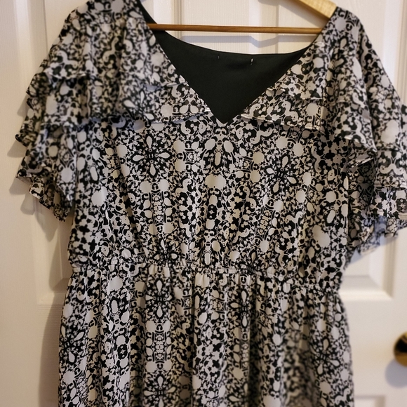 Lane Bryant Black and White Floral Top - Picture 2 of 4